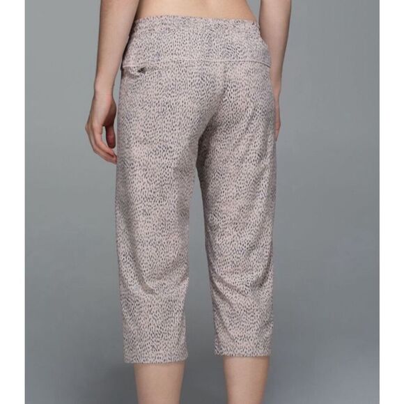 Lululemon Step Lively Crop in Dottie Dash Grain Black NWT Size 6‎ - Picture 4 of 11